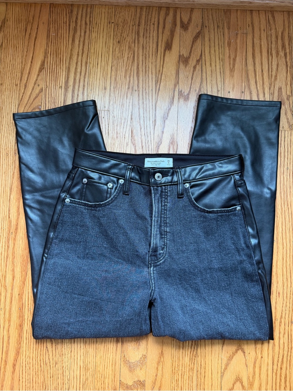 Abercrombie & Fitch Faux Leather Panel Jeans – Size 28 / 6 Short